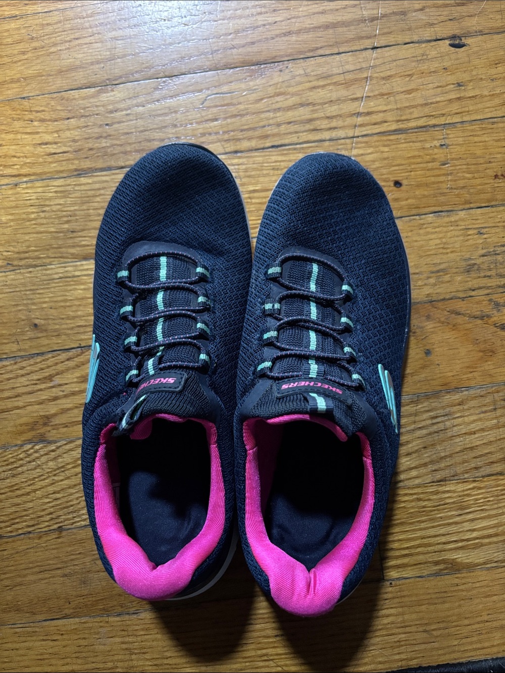 SKETCHERS AND NAUTICA SNEAKERs,